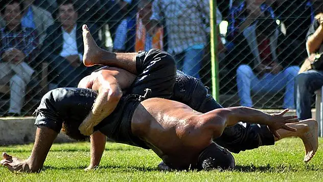 Yağlı güreşte 20 sporcuya men