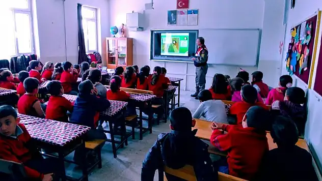 Altınekin'de öğrencilere trafik eğitimi
