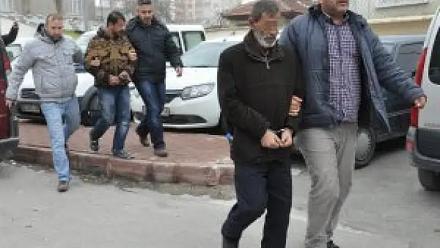 Konya'daki araçtan altın ve para hırsızlığı