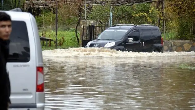 Bodrum'u sağanak vurdu