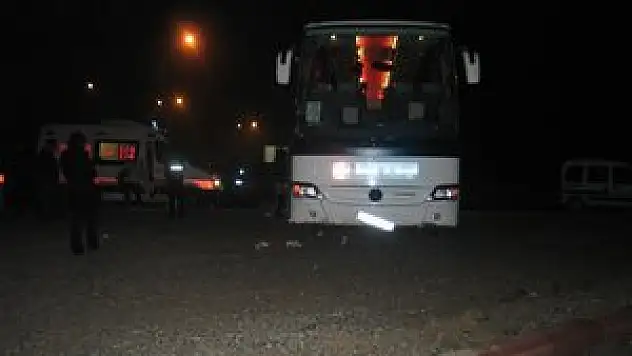 Konya'da yolcu otobüsü refüje çarptı: 2 yaralı