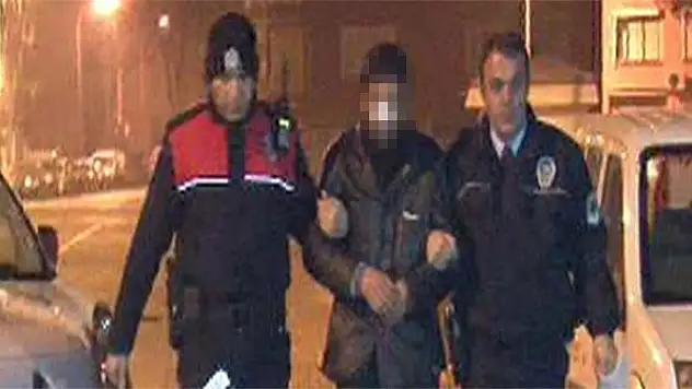 Ev sahibi gelince pencereden atladılar