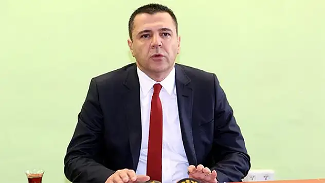 Bu futbolcularla yollarını ayırıyor