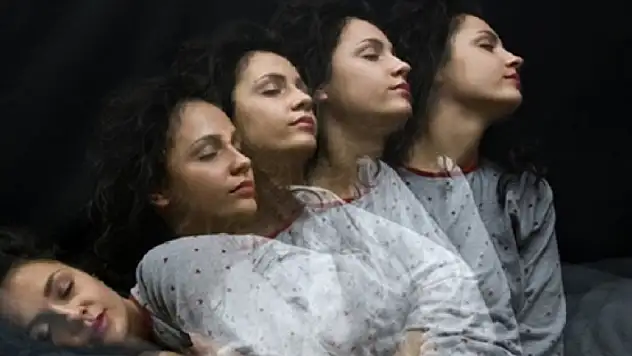 Uykudayken 'Yüksekten düşme hissi' nedir?