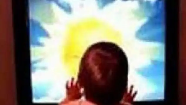 Üzerine televizyon düşen çocuk öldü...