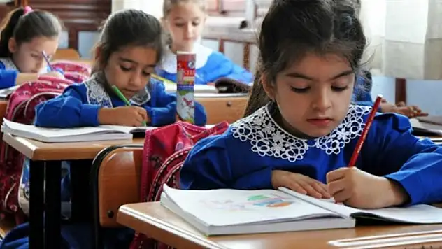 Türkiye'de öğrenci başına harcanan para 7 bin 449 lira oldu