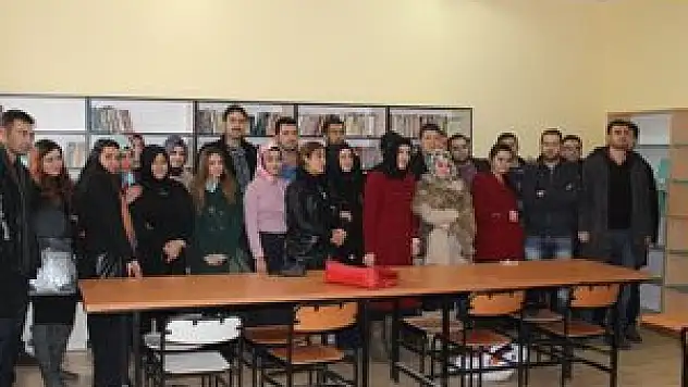 NEÜ öğrencilerinden Derbent Ortaokuluna kitap desteği