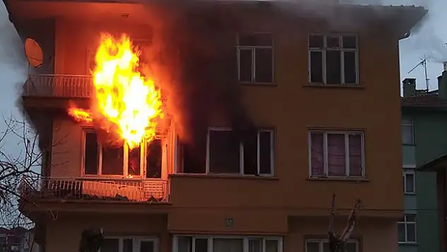 İşçilerin kaldığı ev alev alev yandı