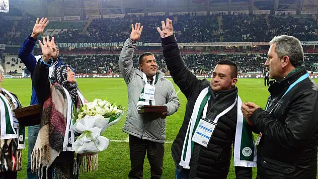 Filistinli çocuk Konyaspor'un onur konuğu oldu