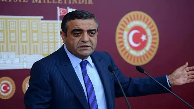 CHP'den 'tek tip kıyafet' tepkisi