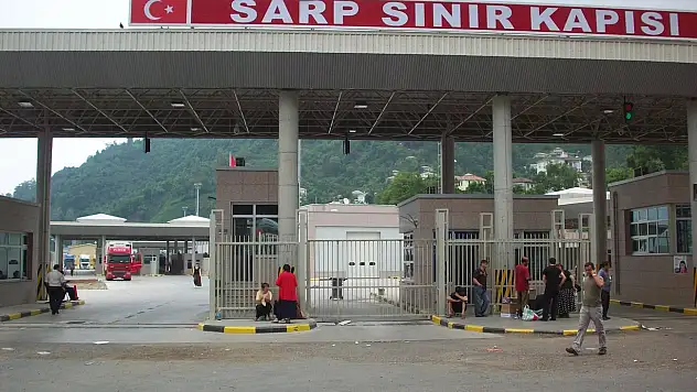 Günde 16 bin kişi sınır kapısını kullanıyor