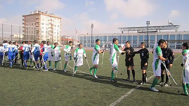 Konya Engelliler Gücü evinde berabere kaldı