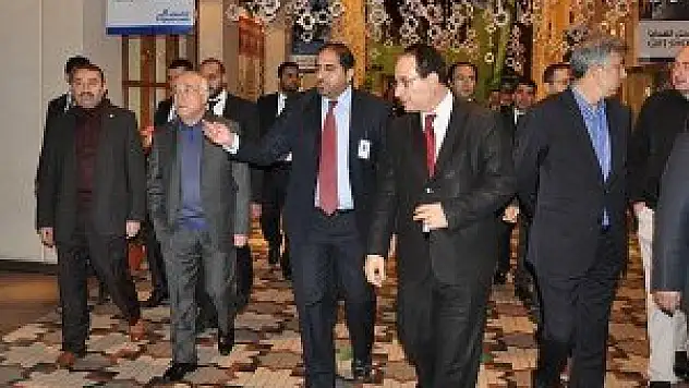 Bilim merkezini ziyaret etti