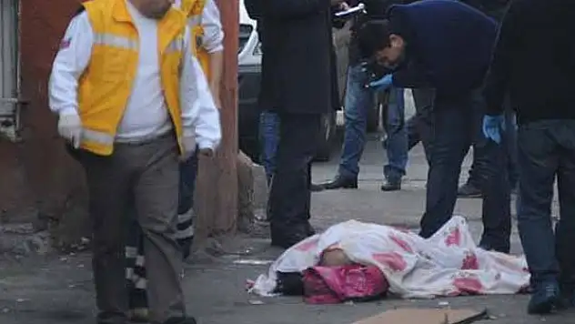 Beyoğlu'nda kanlı kavga!