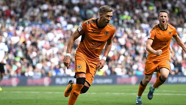 Douglas coşuyor, Vukovic yatıyor