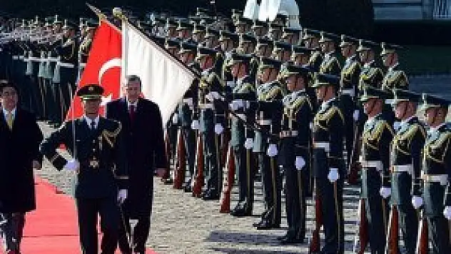 Başbakan Erdoğan Japonya'da askeri törenle karşılandı