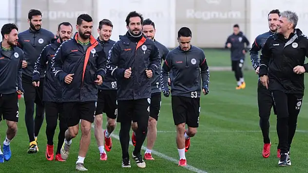 Konyaspor, Antalya'da güç depoluyor