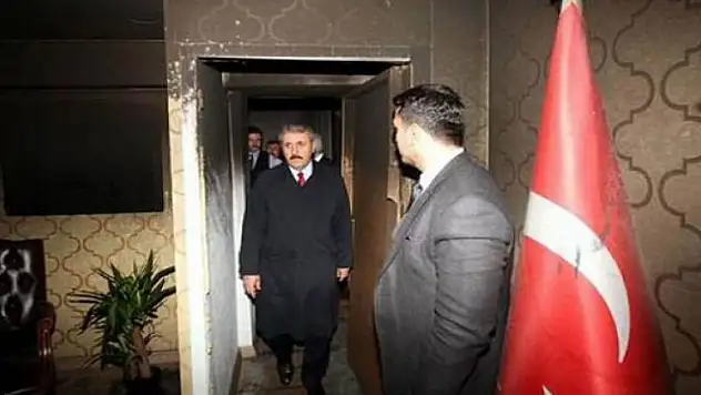 Makam odasına girdi! Savaş alanına dönmüş