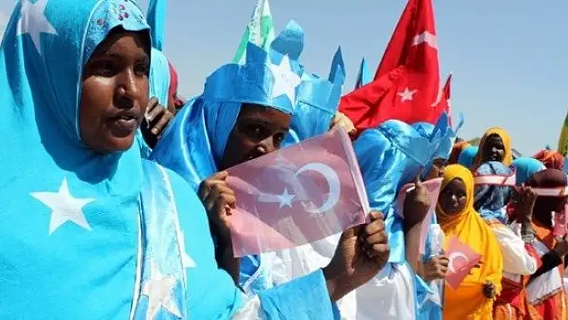 Somalililer, Türkiye'ye teşekkür için gösteri düzenledi
