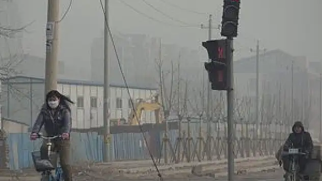 Çin'de halk maskesiz dışarı çıkamıyor