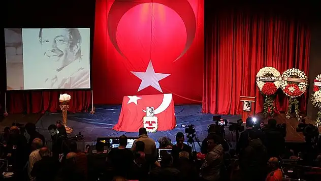 Münir Özkul son yolculuğuna uğurlandı