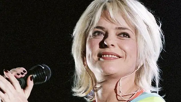 Fransız şarkıcı France Gall hayatını kaybetti