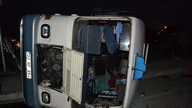 Ambulansla minibüs çarpıştı: 9 yaralı