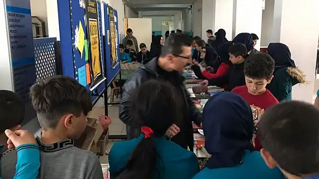 Şehit Polis Hakan Yılmaz İmam Hatip Ortaokulu'nda 1. Kitap Günleri etkinliği