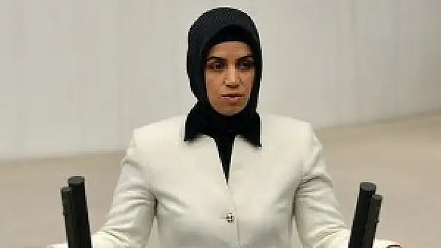 İlk kez başörtülü milletvekili Komisyon Başkanı oldu