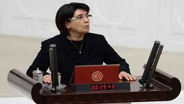 Leyla Zana'nın vekilliği devamsızlıktan düşürüldü!