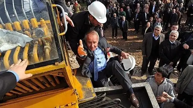 Akaydın'ın kullandığı vinç başkanı düşürdü!