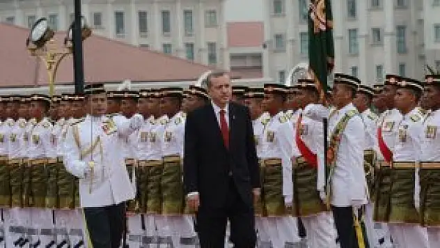 Erdoğan'a askeri törenle karşılama