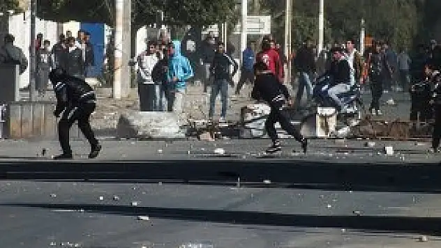 Tunus'ta vergi protestosu