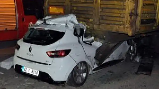 Tıra arkadan çarptı: 1 ölü