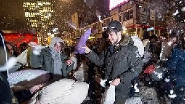 Hamburg'ta yastıklı eylem