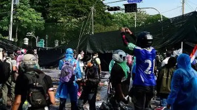 Tayland'da hükümet karşıtı göstericilere ateş açıldı