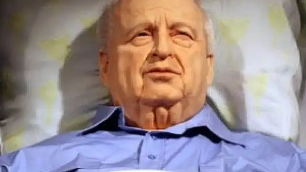 Ariel Şaron öldü