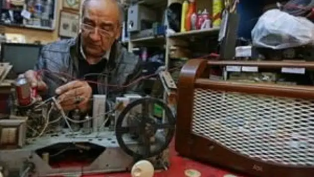 Eski radyolar her dem baş köşede