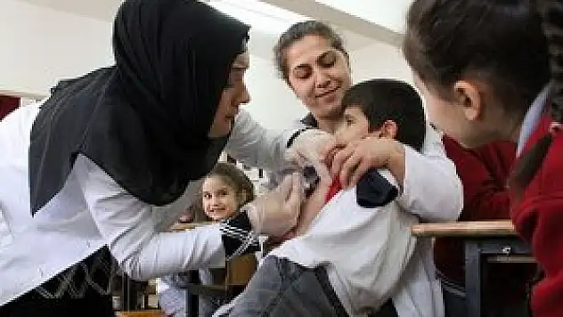 Dudak okuma ile doktor oldu