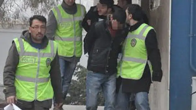 Hırsızlık zanlıları yakalandı