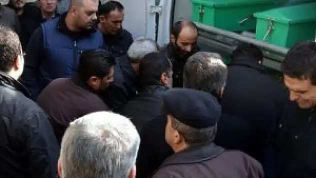 Başında poşetle ölü bulundu