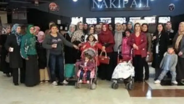 Halfetili 40 bayan sinema ile buluştu