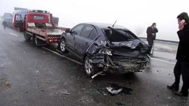 Yoğun sis kazalara sebep oldu