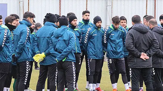 Anadolu Selçukspor, lideri bekliyor