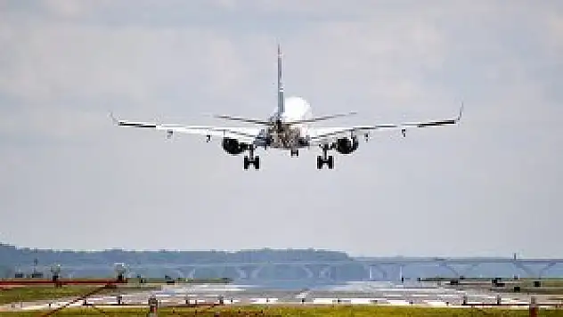 ABD'de yolcu uçağı yanlış havaalanına indi