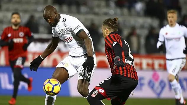 Konyaspor'a Yatabare şoku! İki ay yok!