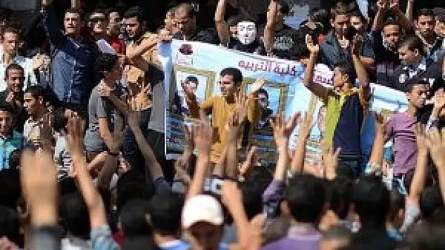 Mısır'da anayasa referandumu protesto edildi