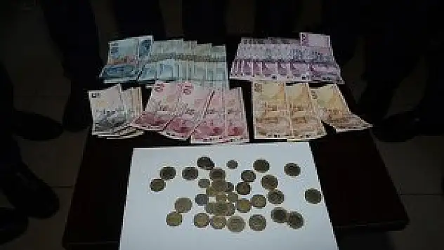 Dilencinin üzerinden 3 bin 426 lira çıktı