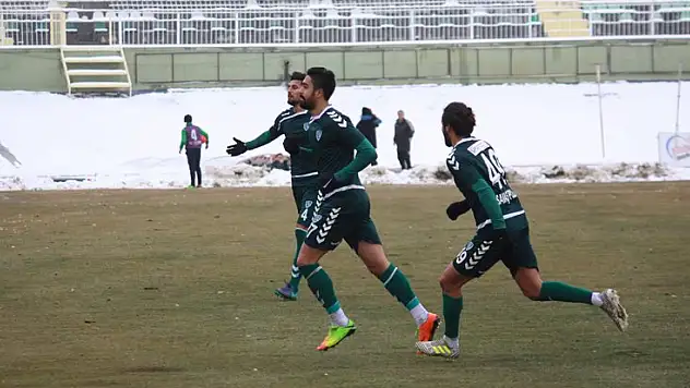 Anadolu Selçukspor, lideri devirdi