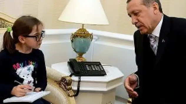 Sırrını küçük gazeteciye açıkladı